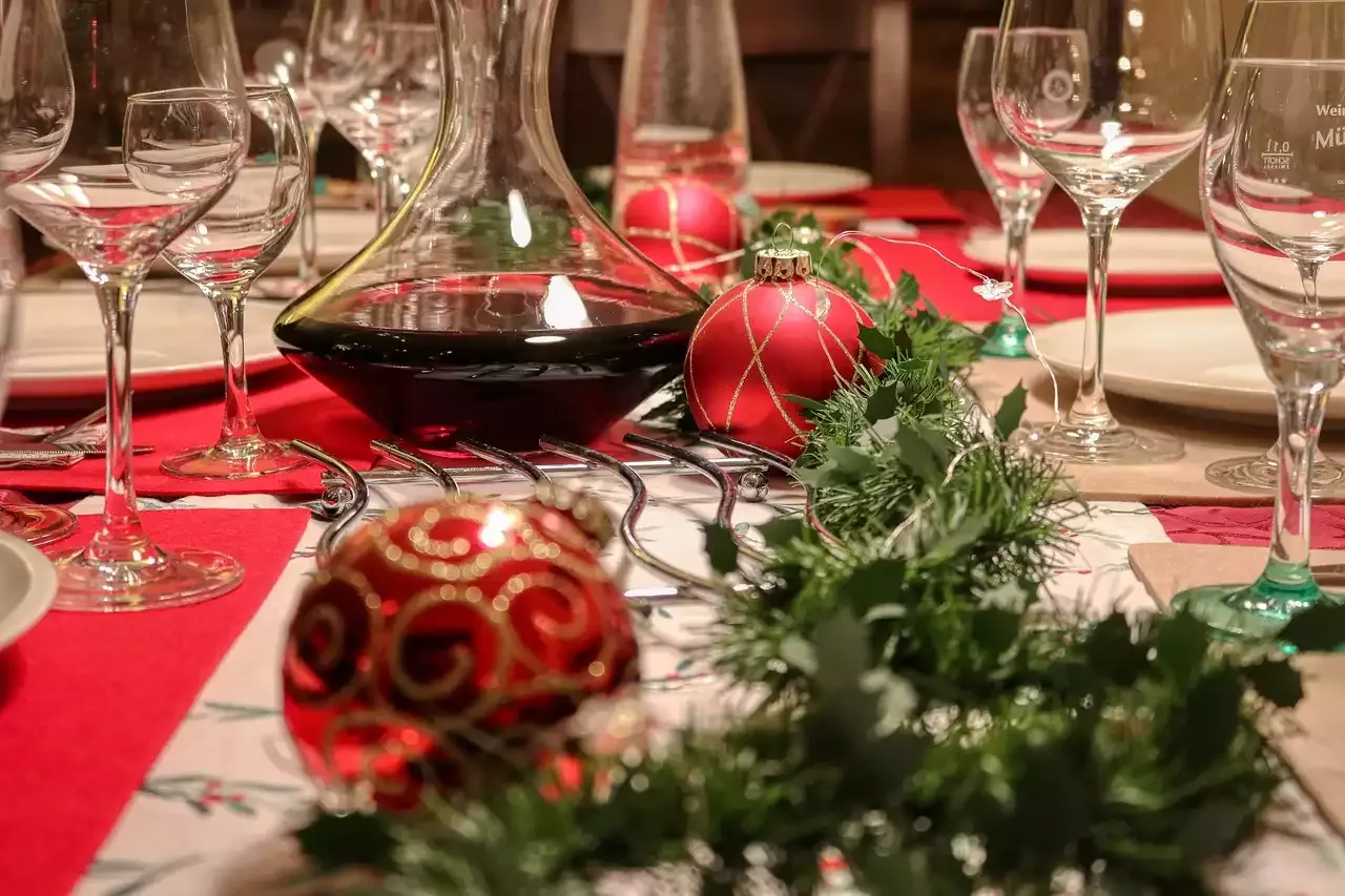 Setting a Beautiful and Festive Christmas Table